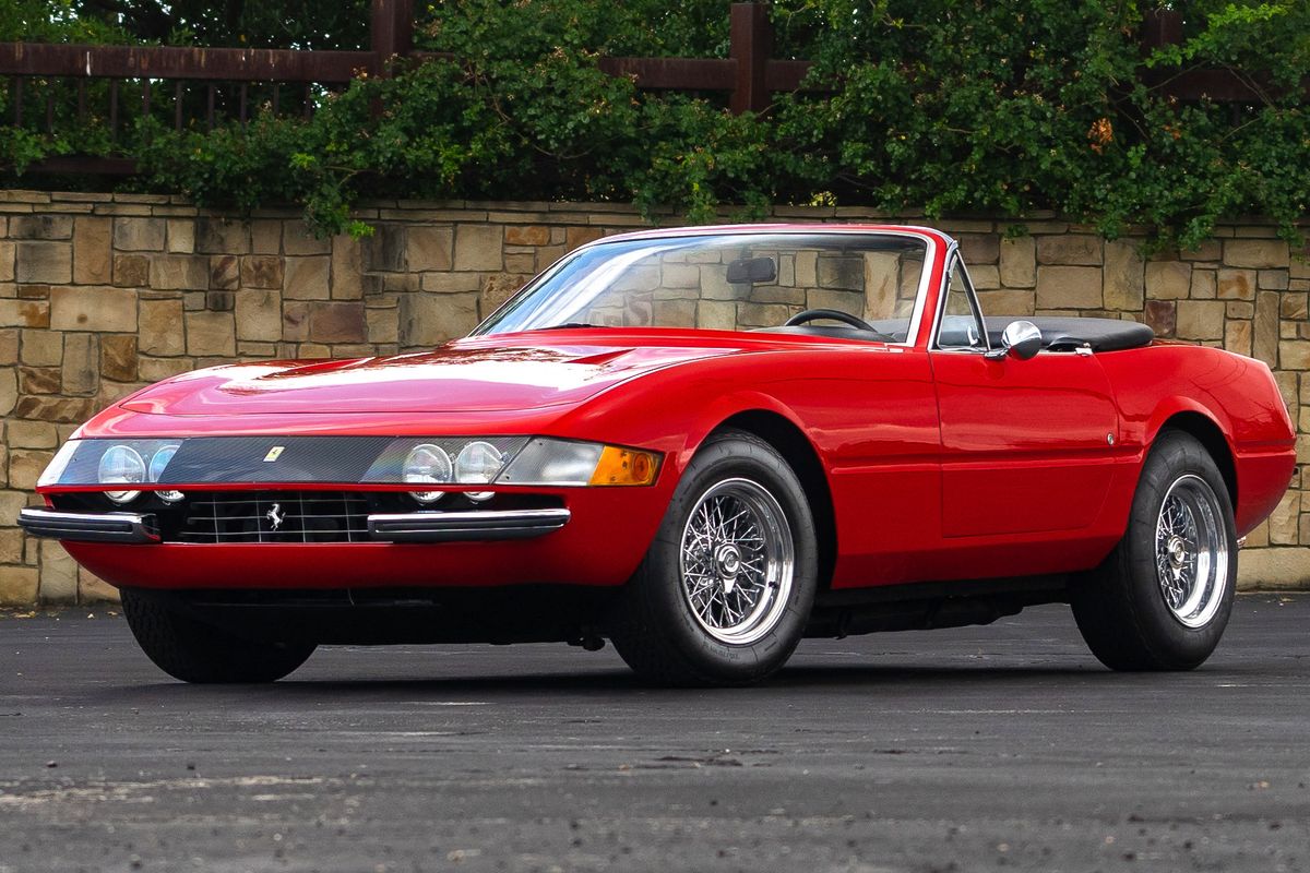 Ferrari 365 spider