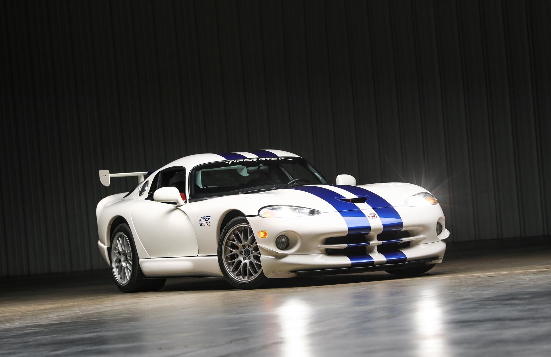 1998 Dodge Viper Gts R Coupe No 2 Of 100 On Offer At Auction Video Historic And Market News Racecar Creative Digital Solutions