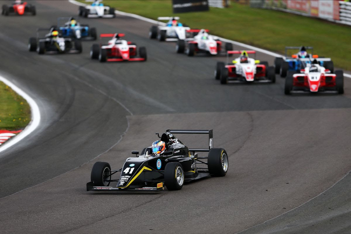 Walker extends GB4 championship lead with Oulton Park double